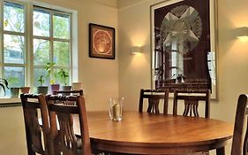 Icelandic Art Garden Villa W. Parking In Centre City