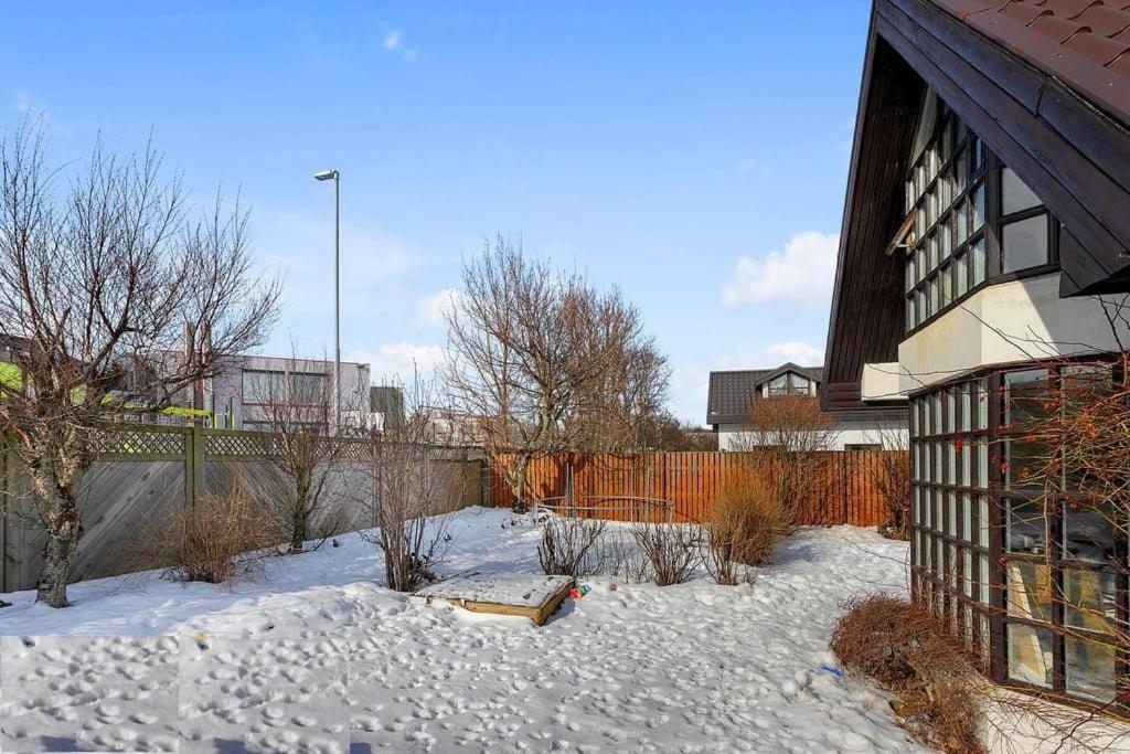 Icelandic Art Garden Villa W. Parking In Centre City Reykjavík Exterior photo
